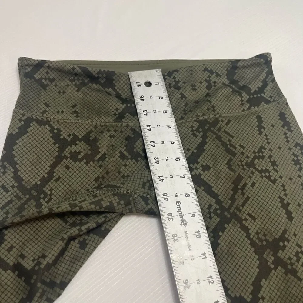Lululemon Wunder Under 10 Green Snakeskin Luxtreme Crop RARE